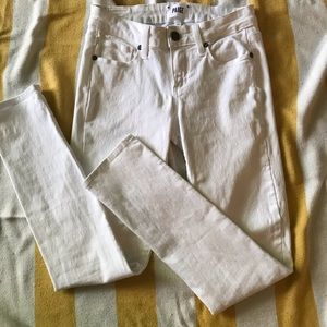 Paige Skyline Ankle Peg Size 26 white